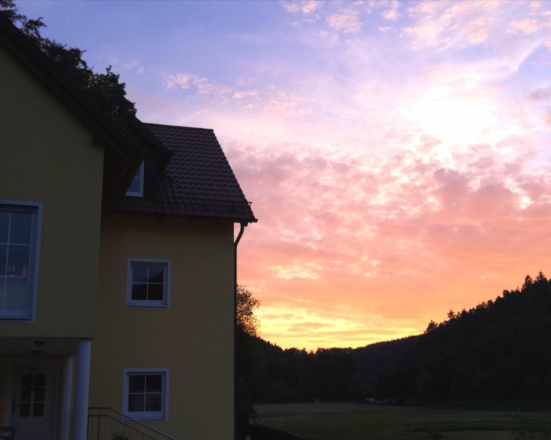 Ferienhaus Am Bach Mit Grossem Garten Deuerling エクステリア 写真